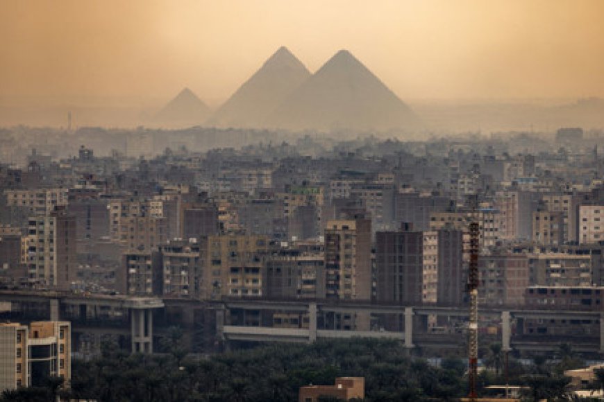 Egyptians hit by soaring food prices as crisis bites