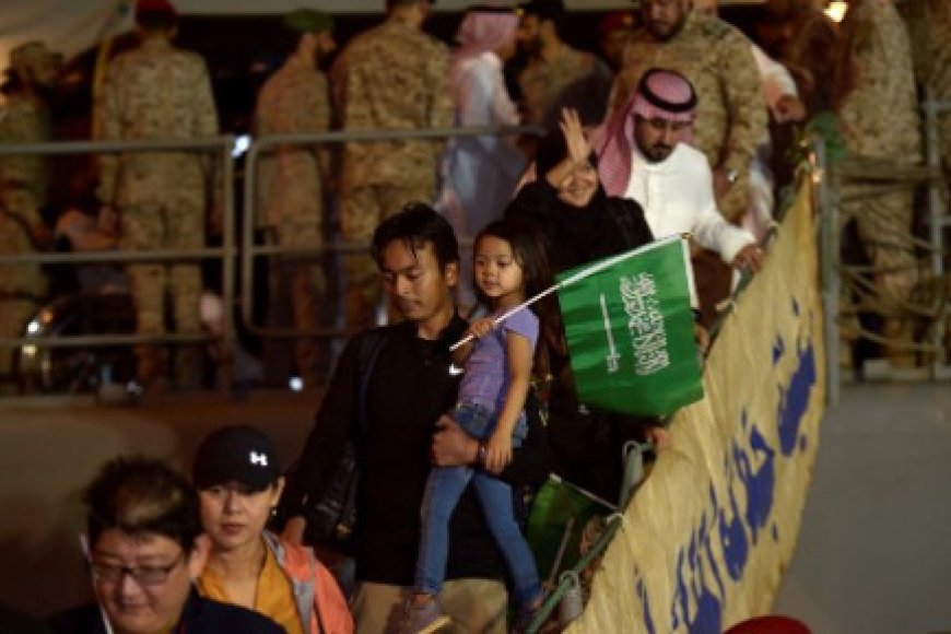 China sends navy to evacuate citizens in Sudan