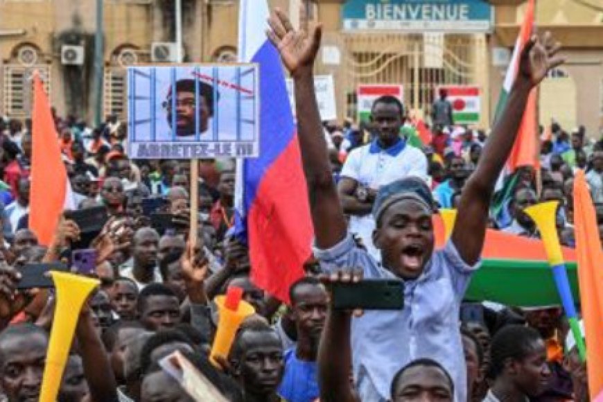 Pro-coup rally in Niger after military leader warns against foreign intervention